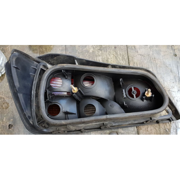 Feu arrière droit peugeot 306